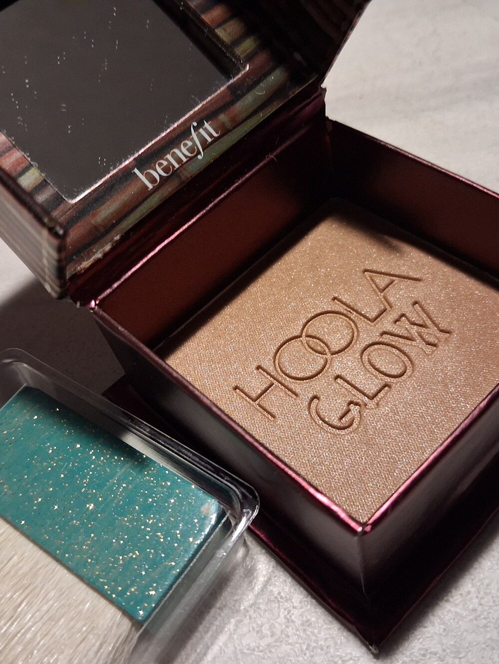 Benefit Hoola Glow Highlighter - Warm Gold